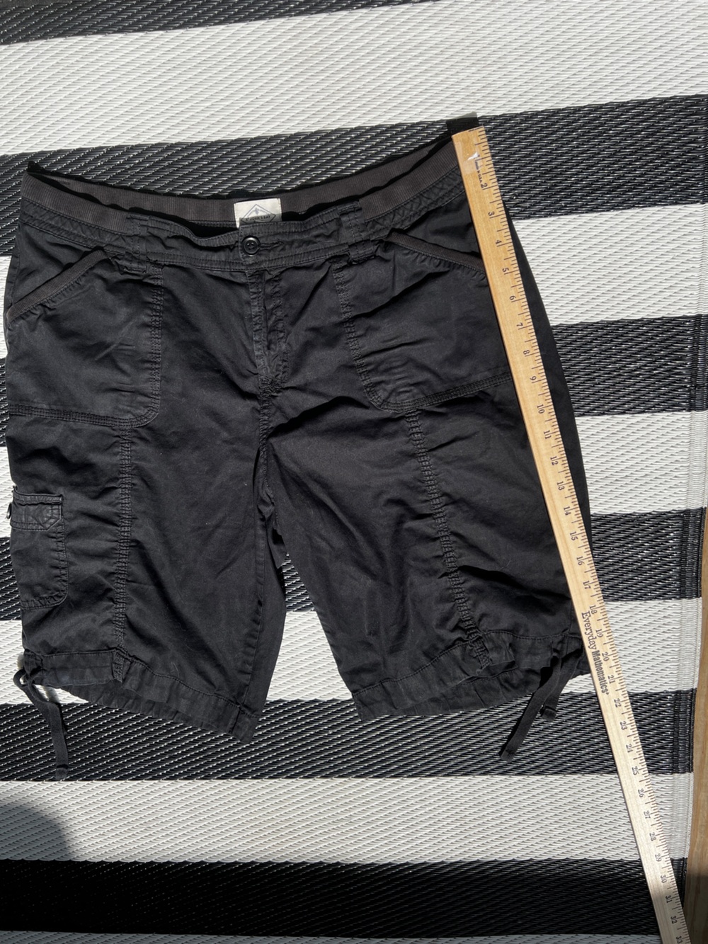 St. John's Bay Black cargo Shorts - Picture 3 of 5